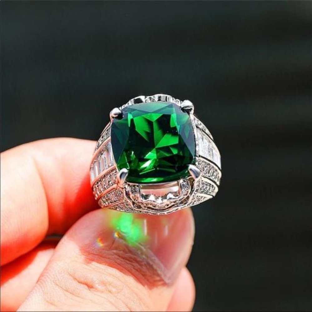 NEW 925 STERLING SILVER DIAMOND SQUARE RING, CUTE RING, SHINY RING. - Picture 2 of 4